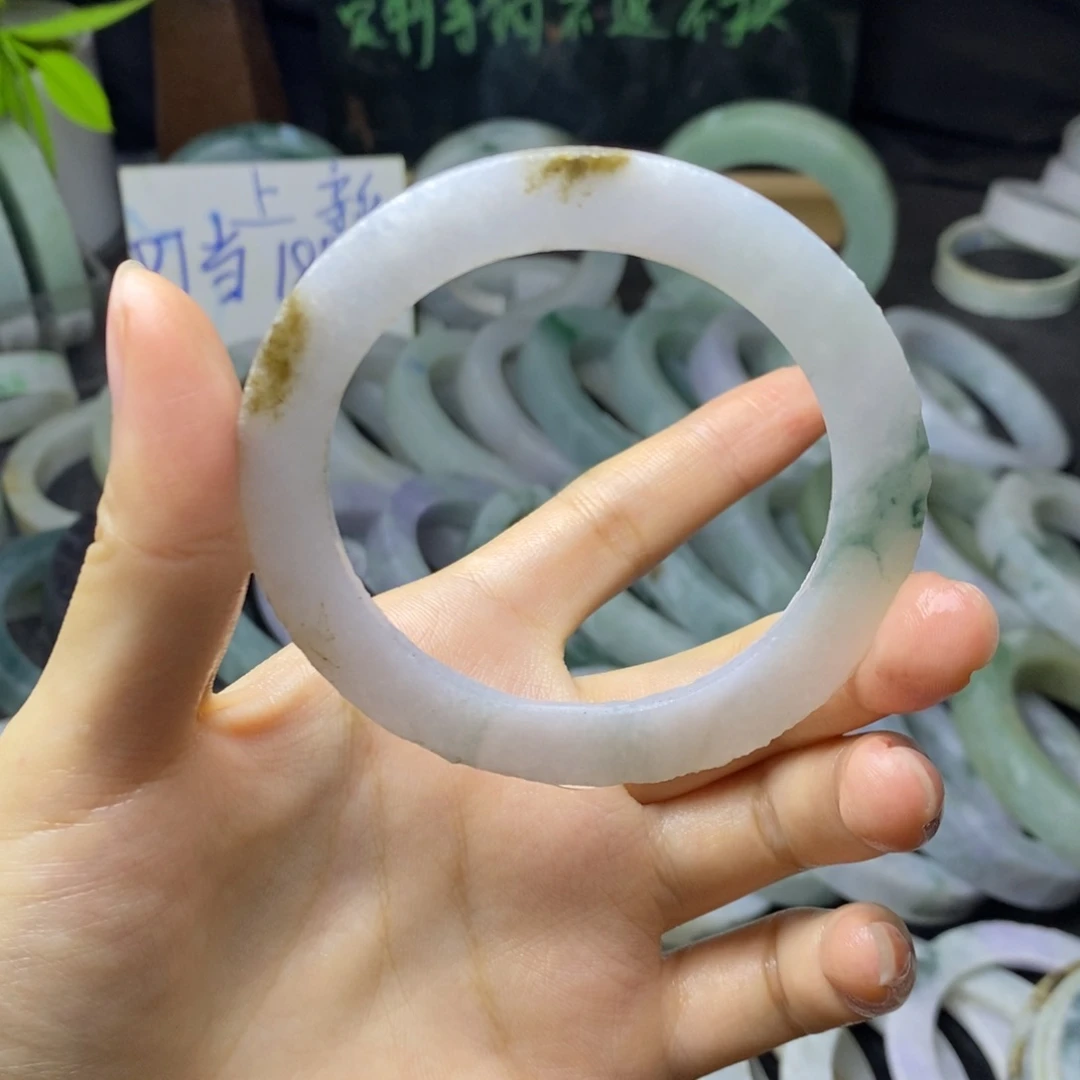 定制翡翠未镶嵌手镯
