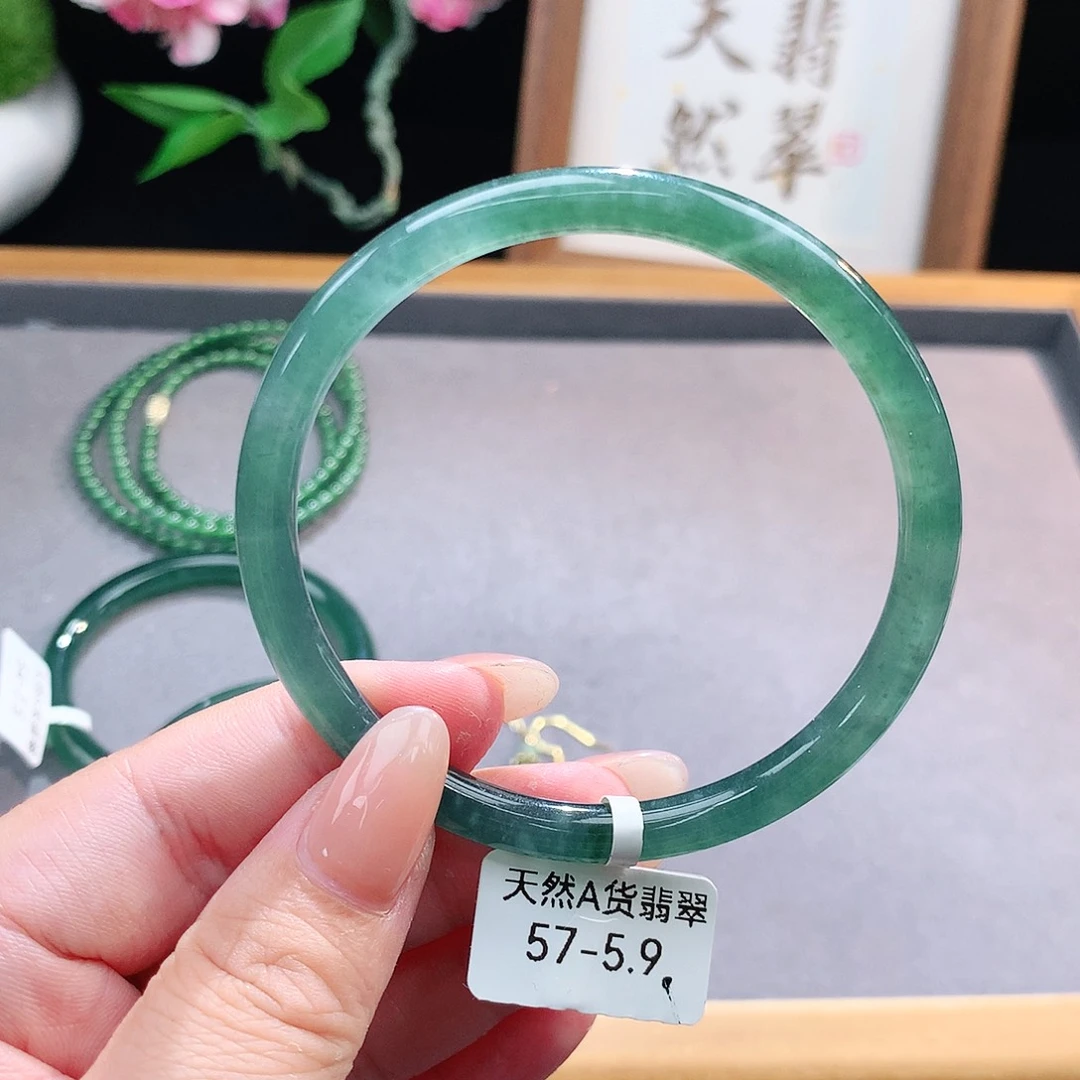 未镶嵌手镯（圆镯）翡翠