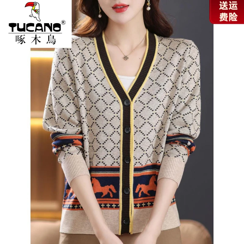 啄木鸟胖mm大码拼色韩版洋气v领女二八月穿格纹宽松毛衣外套小马