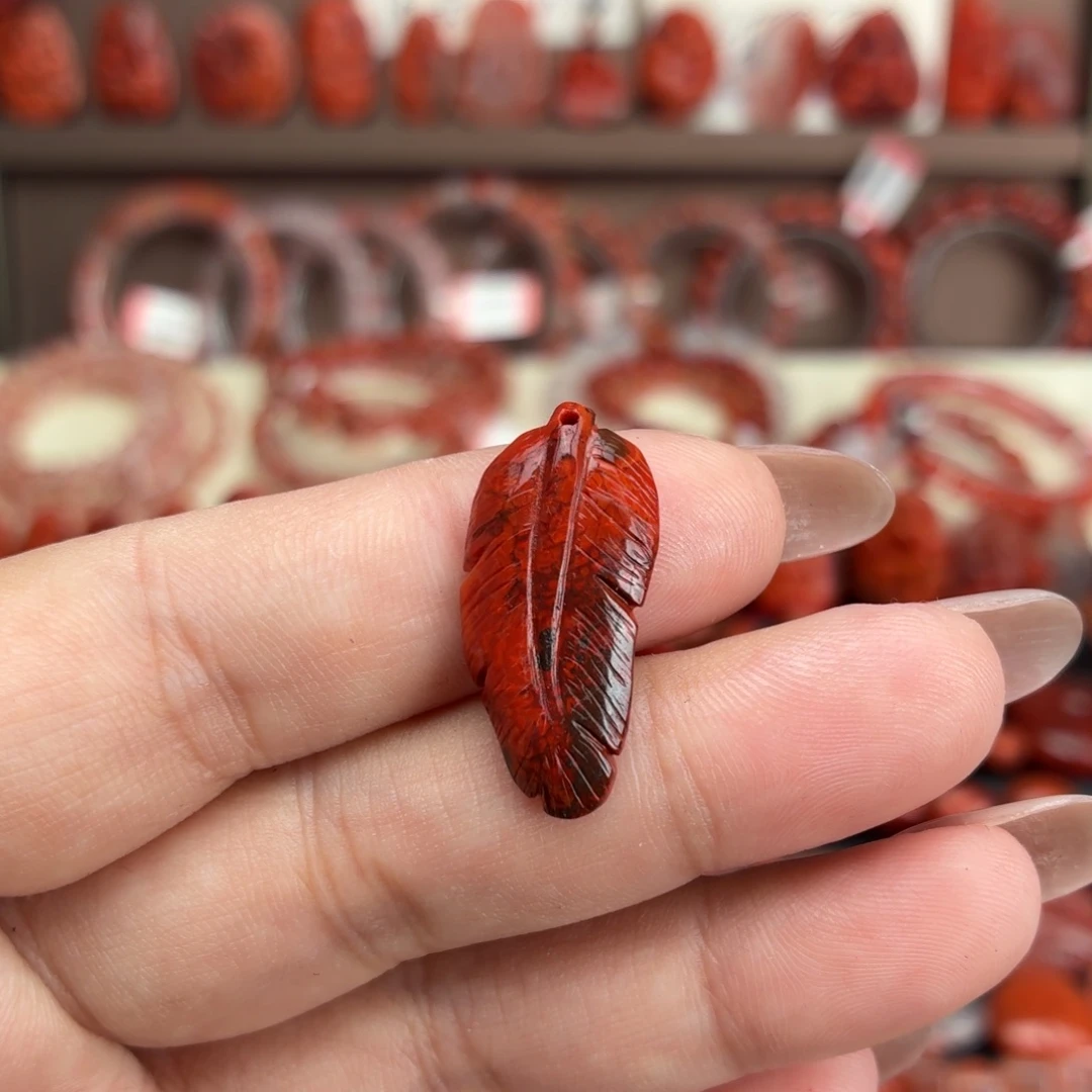 南红玛瑙未镶嵌颈饰羽毛