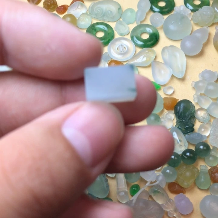 定制翡翠未镶嵌挂件