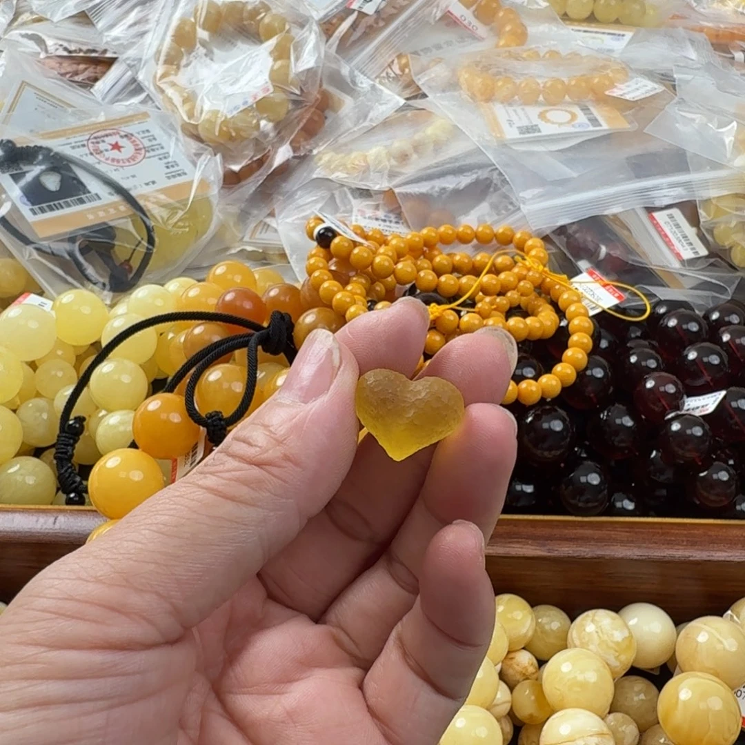 未镶嵌琥珀珠宝奇石