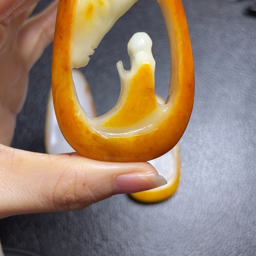 中***）和田玉未镶嵌颈饰