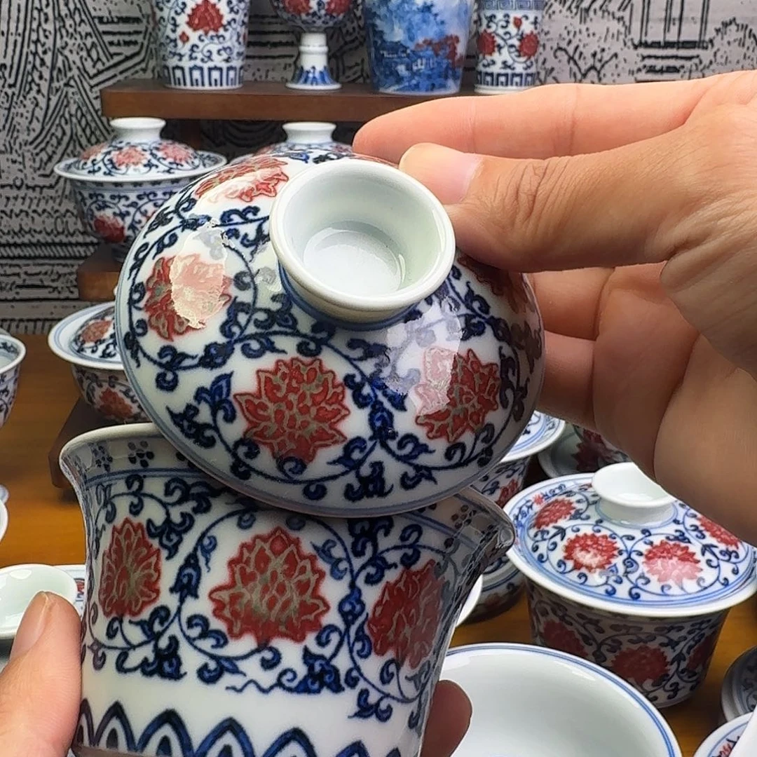 当代釉里红马蹄盖碗