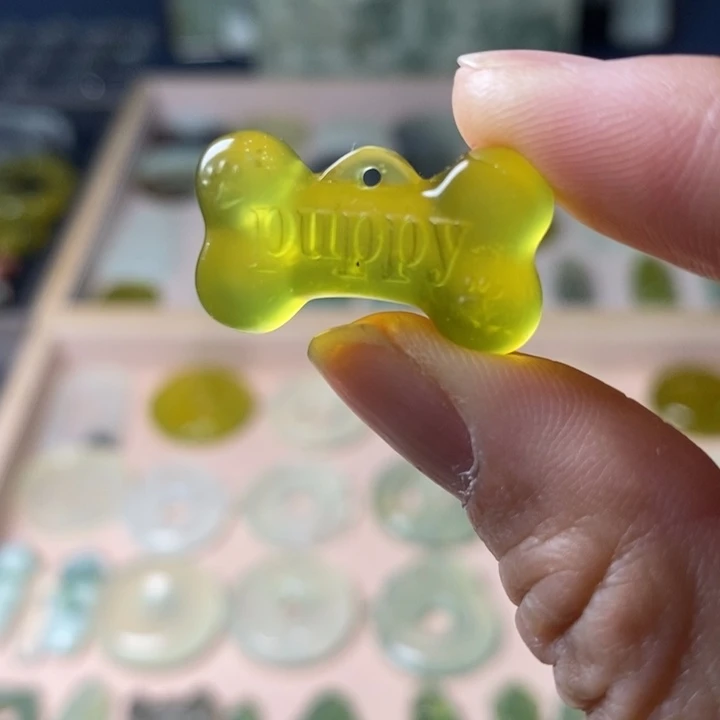 蛇纹石玉颈饰未镶嵌