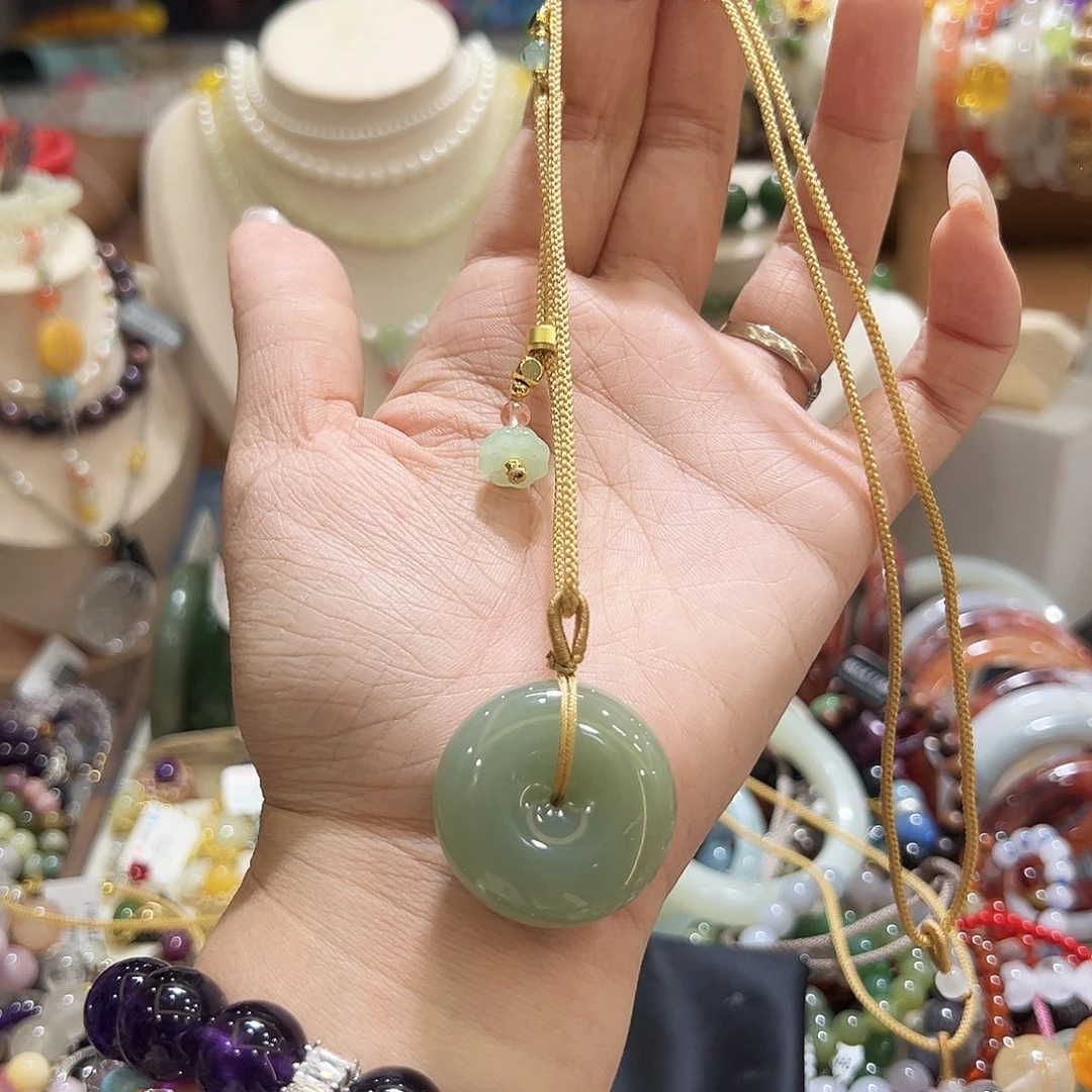 颈饰未镶嵌和田玉巴**拉