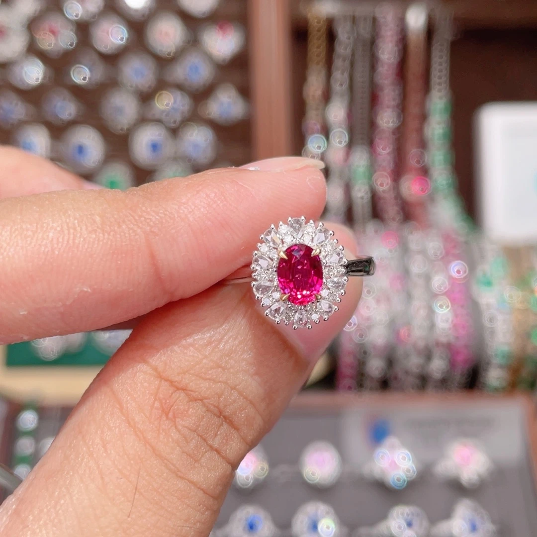 18K金镶嵌红宝石戒指0.83ct 无烧鸽血