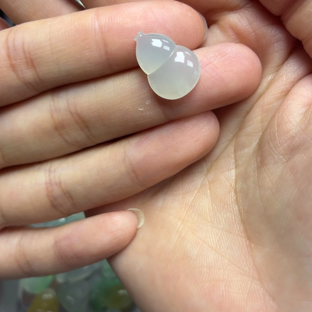颈饰未镶嵌翡翠胶润葫芦