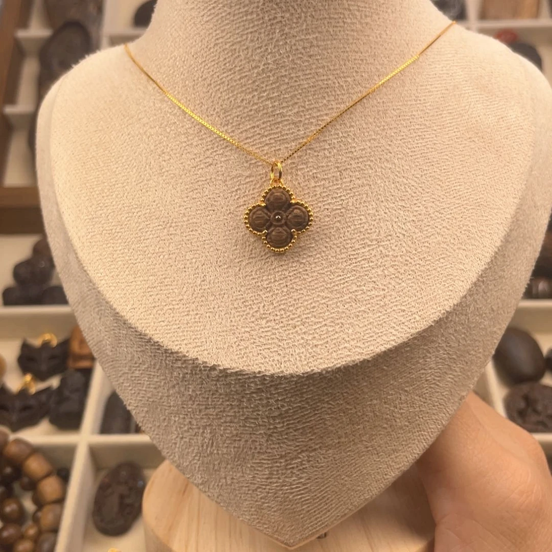 木质类大**依四叶草脖挂吊坠一套