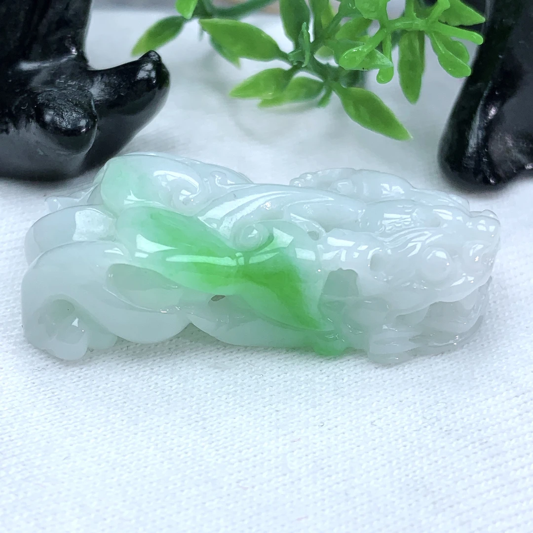 天然缅甸翡翠A货冰润飘阳绿貔貅吊坠挂件尺寸39−19−10.8mm
