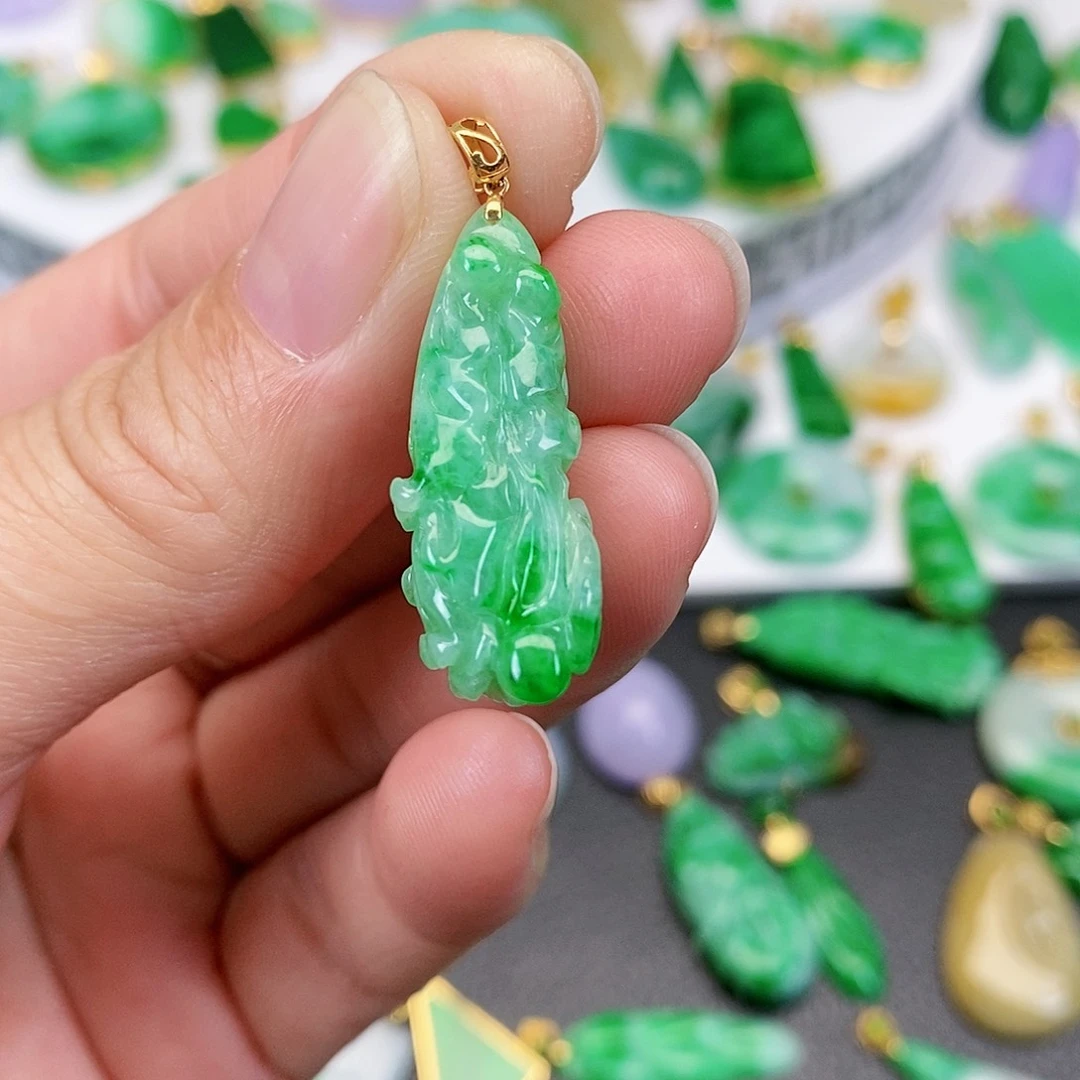 翡翠吊坠(不含链)18K金镶嵌
