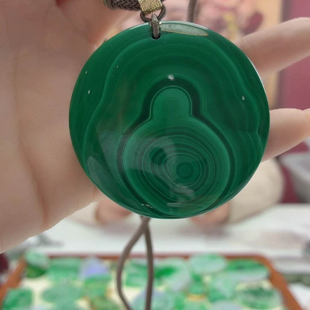 孔雀石未镶嵌颈饰吊坠