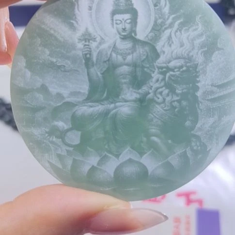 翡翠颈饰未镶嵌天然的A货翡翠