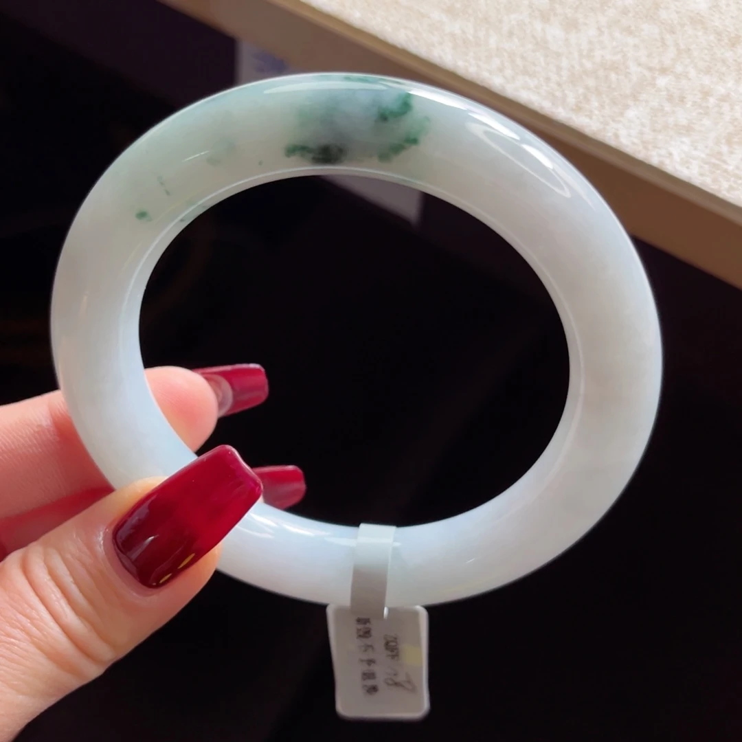 翡翠手镯未镶嵌手镯