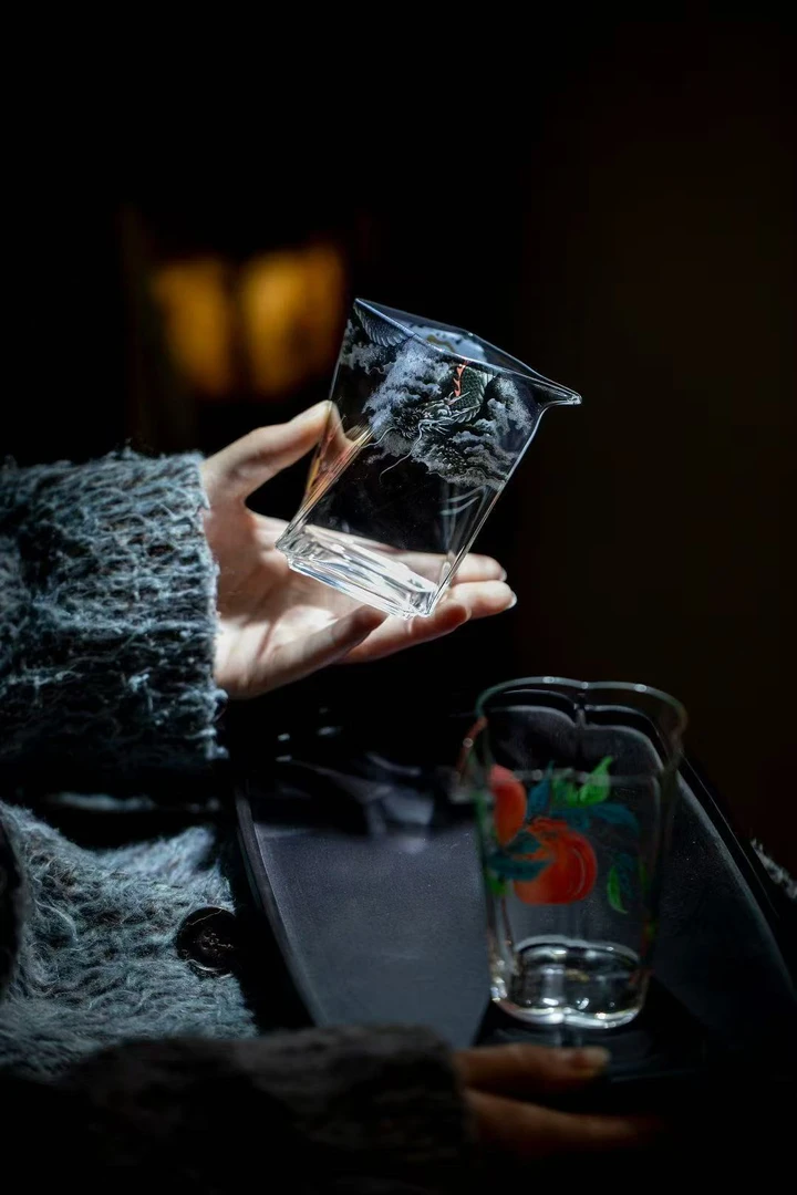 旋转龙纹四方公道杯