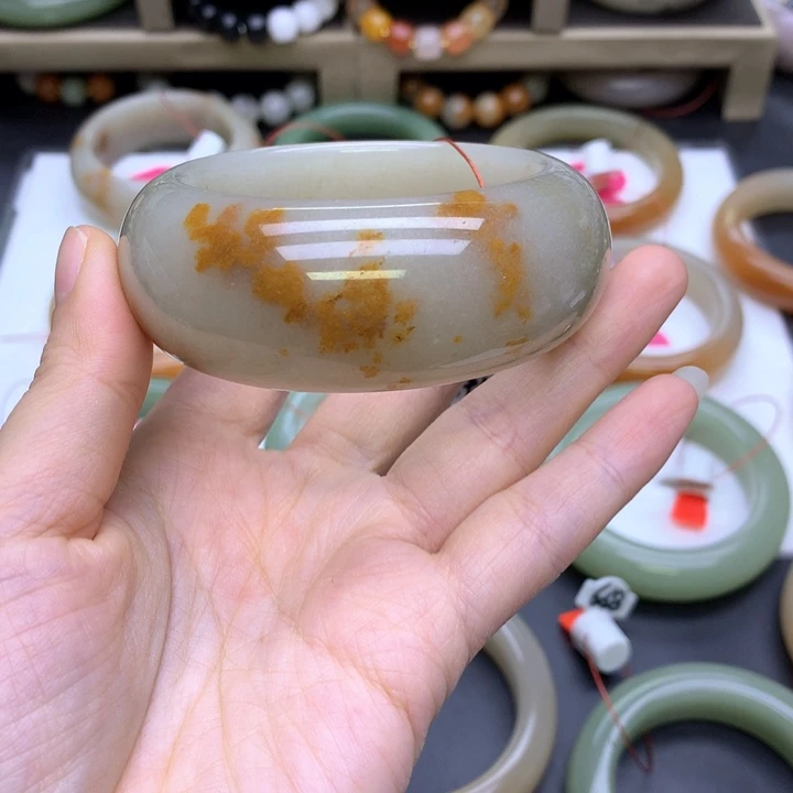 未镶嵌手镯石英质玉