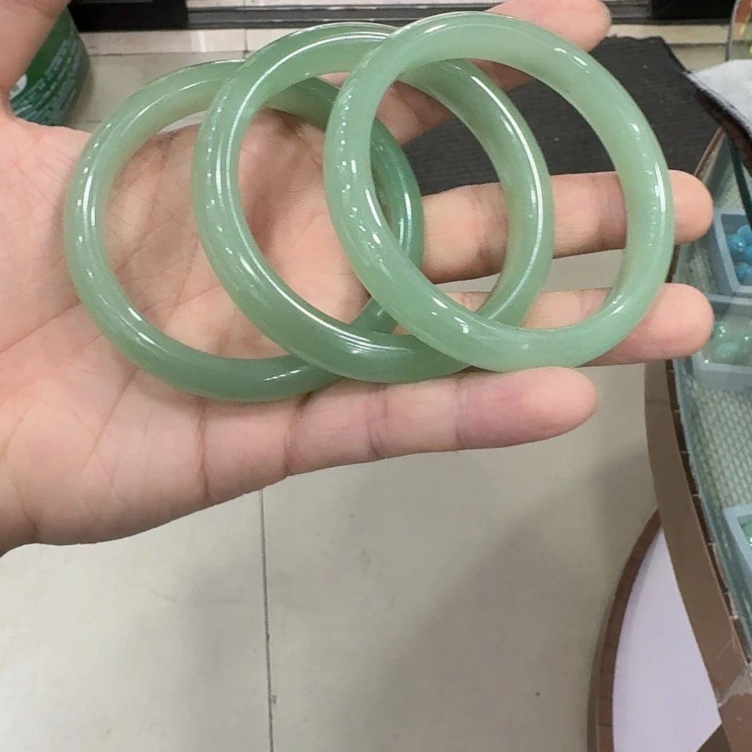 石英岩玉手镯未镶嵌东陵玉手镯正圈多样性发其一