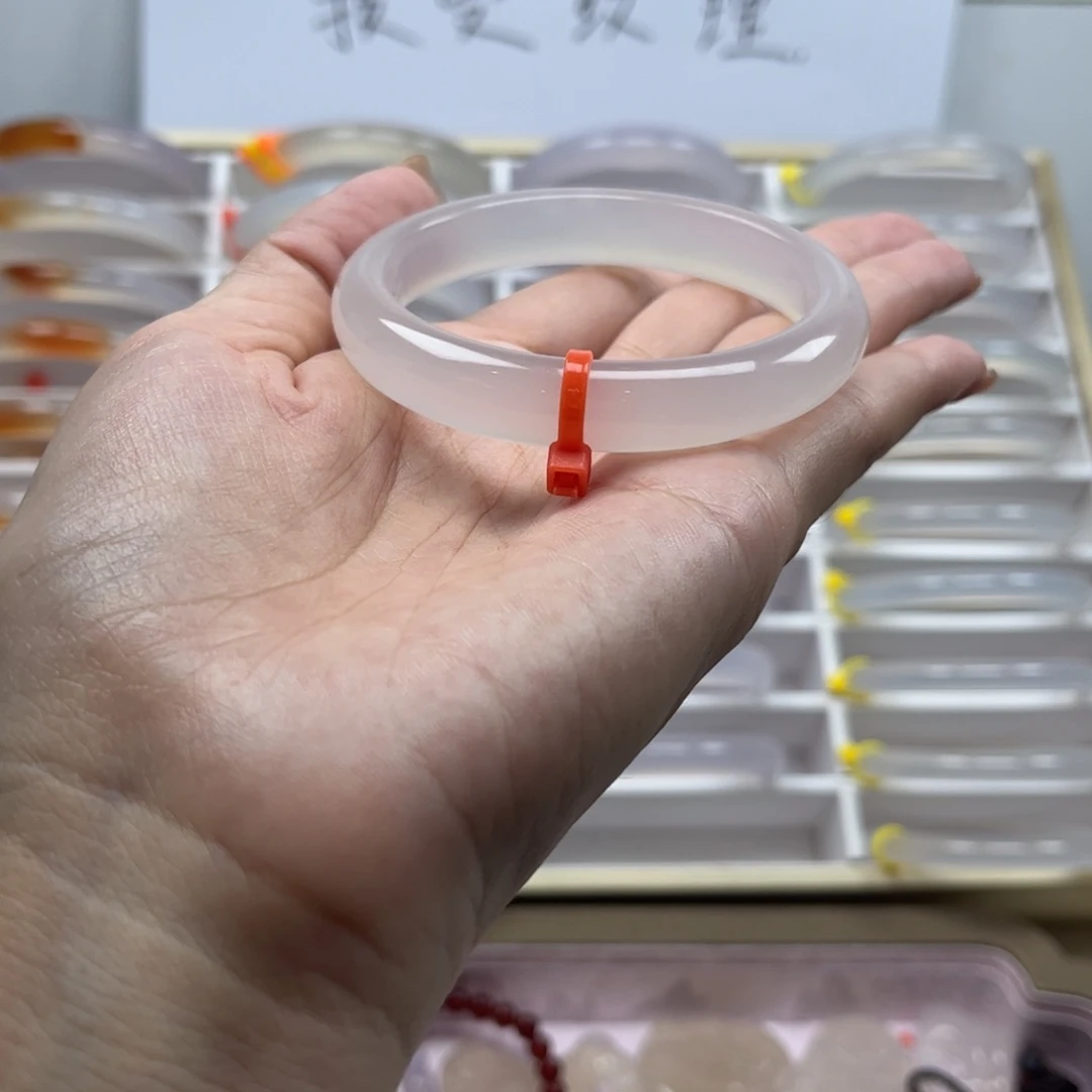 玛瑙/玉髓手镯未镶嵌春