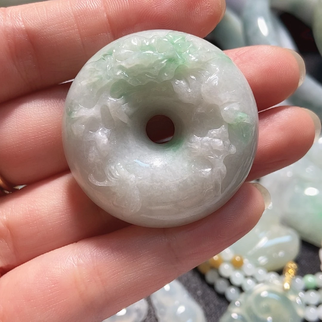 翡翠未镶嵌颈饰平安扣