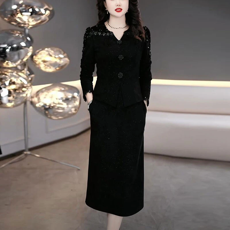 雪尼尔绒高贵轻奢女士裙子春秋款2025新款时尚气质黑色显瘦连衣裙