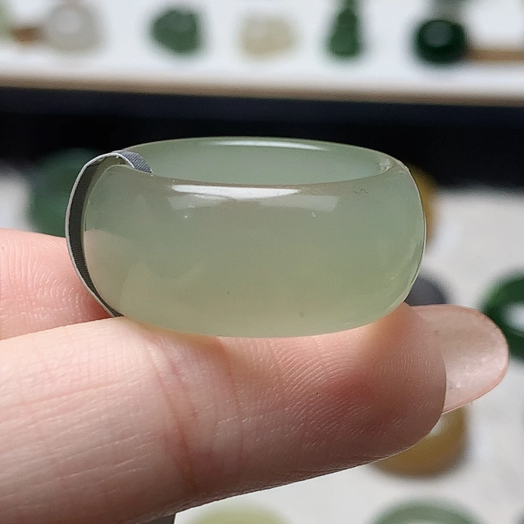 未镶嵌戒指和田玉