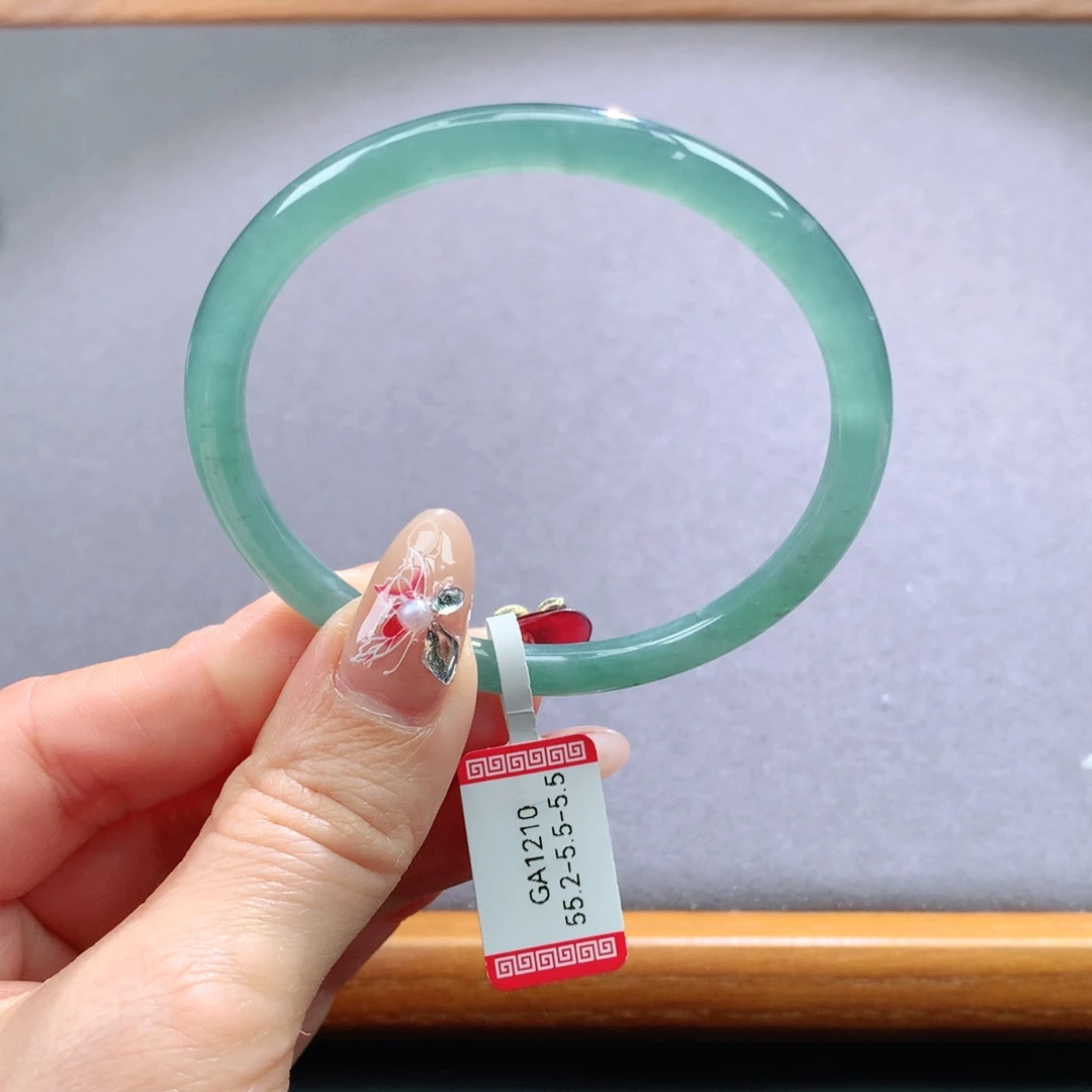 翡翠手镯未镶嵌天然翡翠手镯