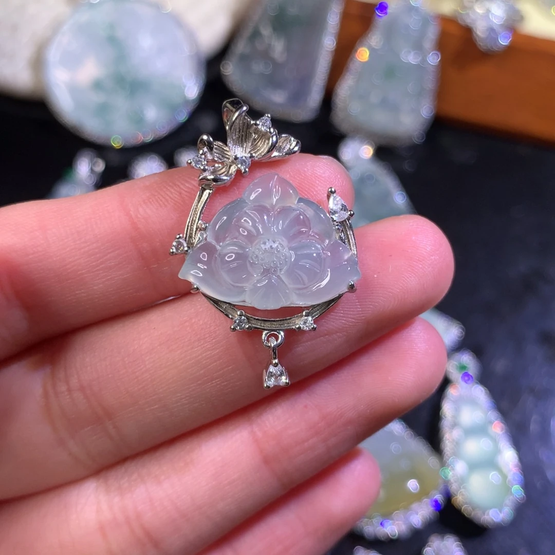 欣***斯翡翠银S925镶嵌颈饰