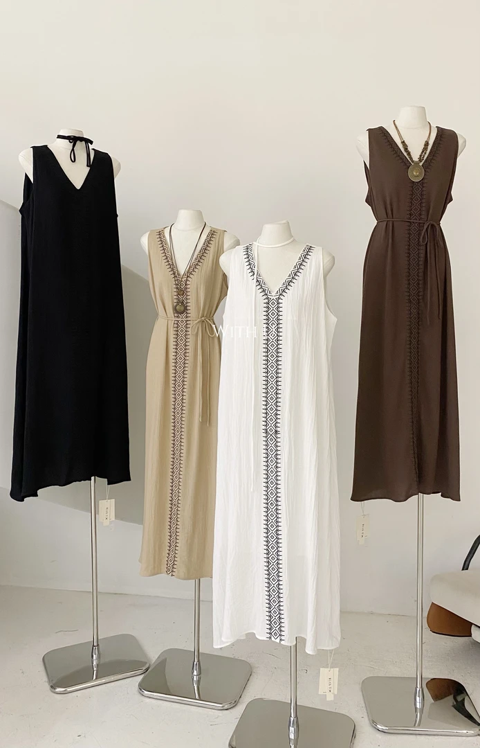 With U（9wt25513#)南法假日 度假V领绣花背心连衣裙（配腰绳）9-66