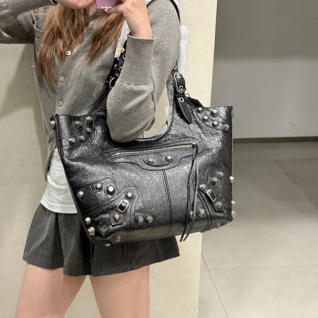 95新 Balenciaga/巴黎世家 黑色铆钉机车托特包