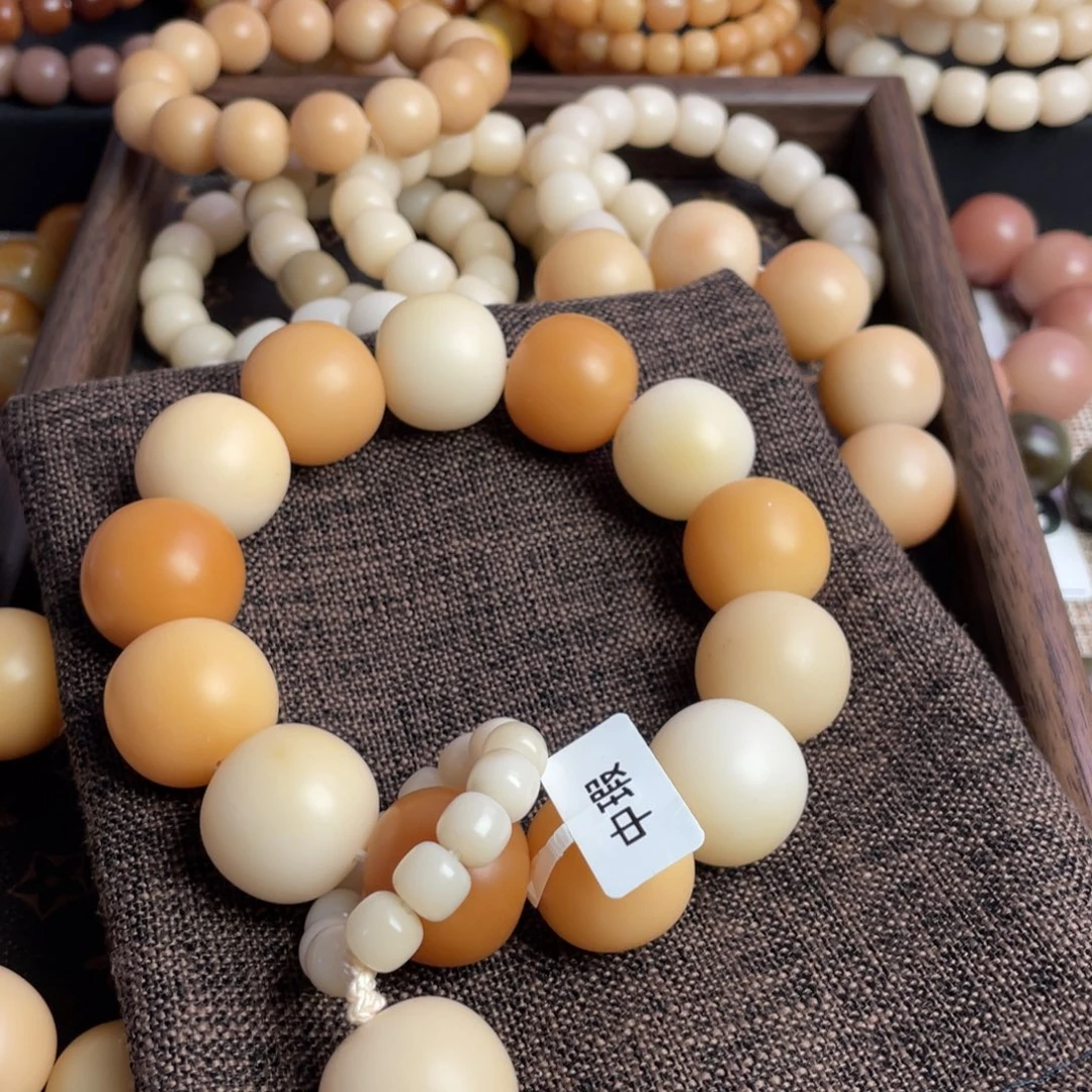 卿***桔菩提根/象牙果吊坠24，中瑕