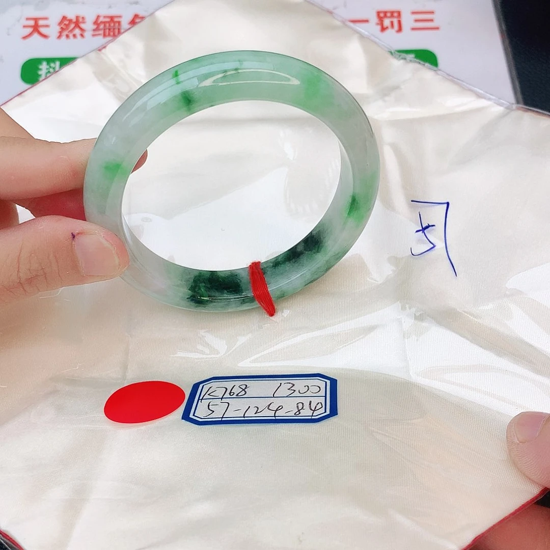 翡翠手镯未镶嵌我