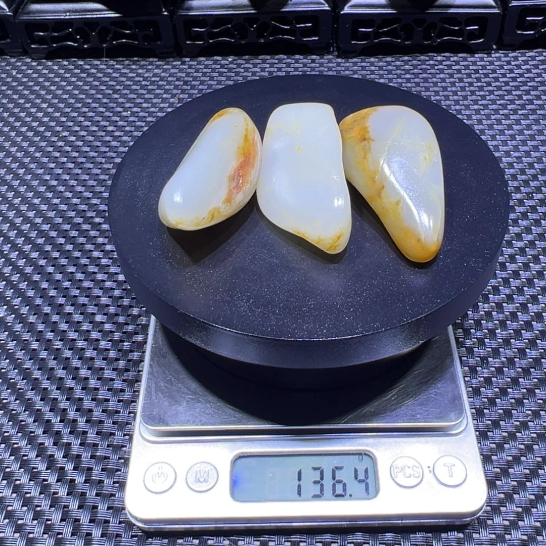 吊坠(不含链)未镶嵌和田玉（子料）136