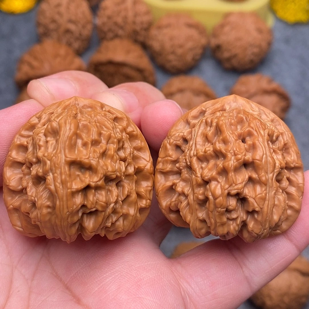 文玩核桃把件38精品毕业三角白狮子