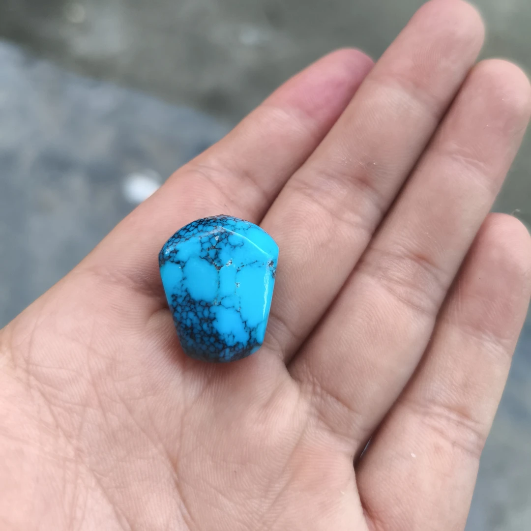 绿松石三通网花高瓷蓝喇叭山无优化8.4克