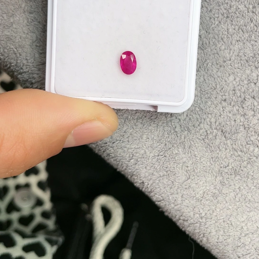 红宝石裸石未镶嵌0.78Ct。