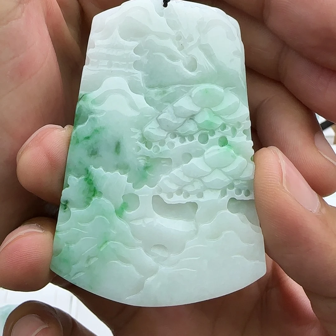 樱***菲翡翠未镶嵌颈饰翡翠