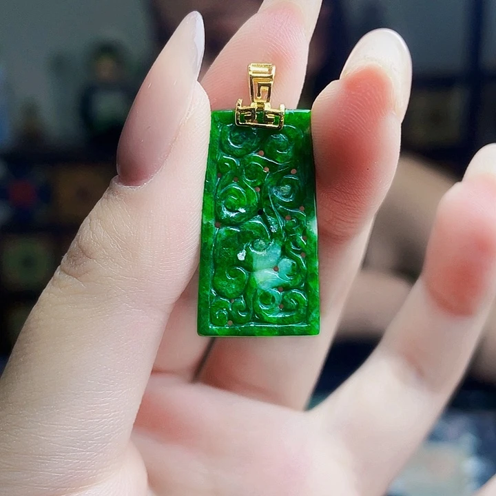 翡翠未镶嵌颈饰多样性