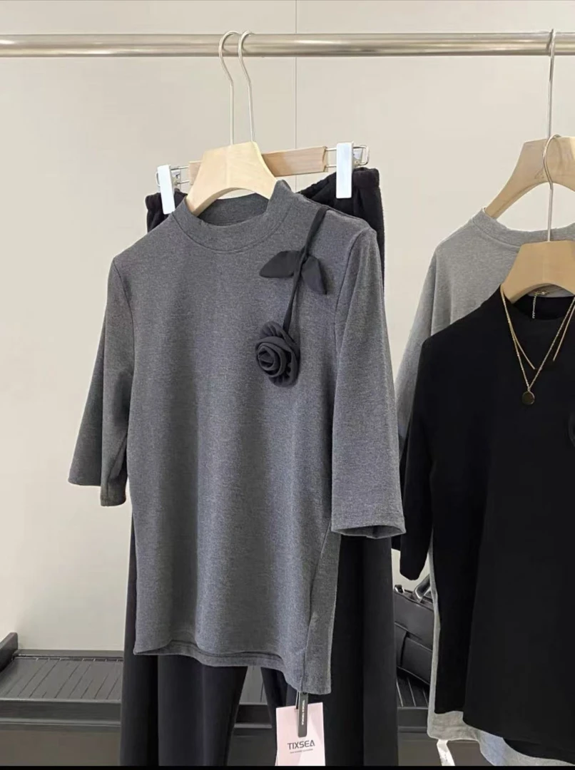 2025早秋法式领口花朵装饰常规圆领中袖时尚显瘦休闲纯色女9088