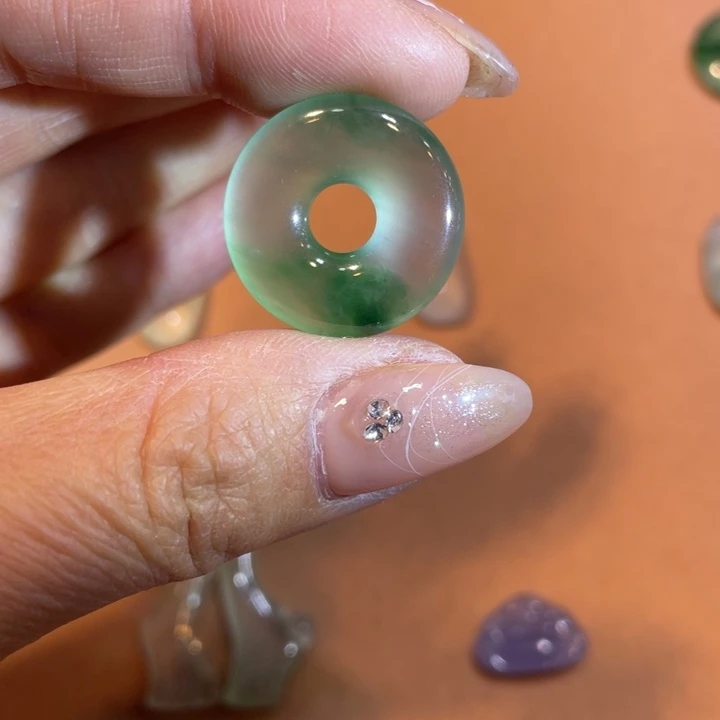 翡翠颈饰未镶嵌甜甜圈