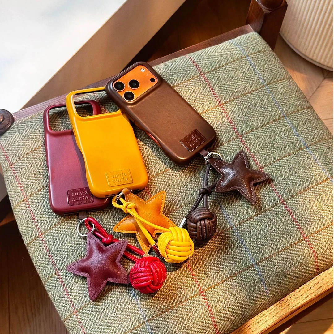秋冬ins风复古皮质星星棒球挂件手机壳适用苹果17Pro/iPhone16女