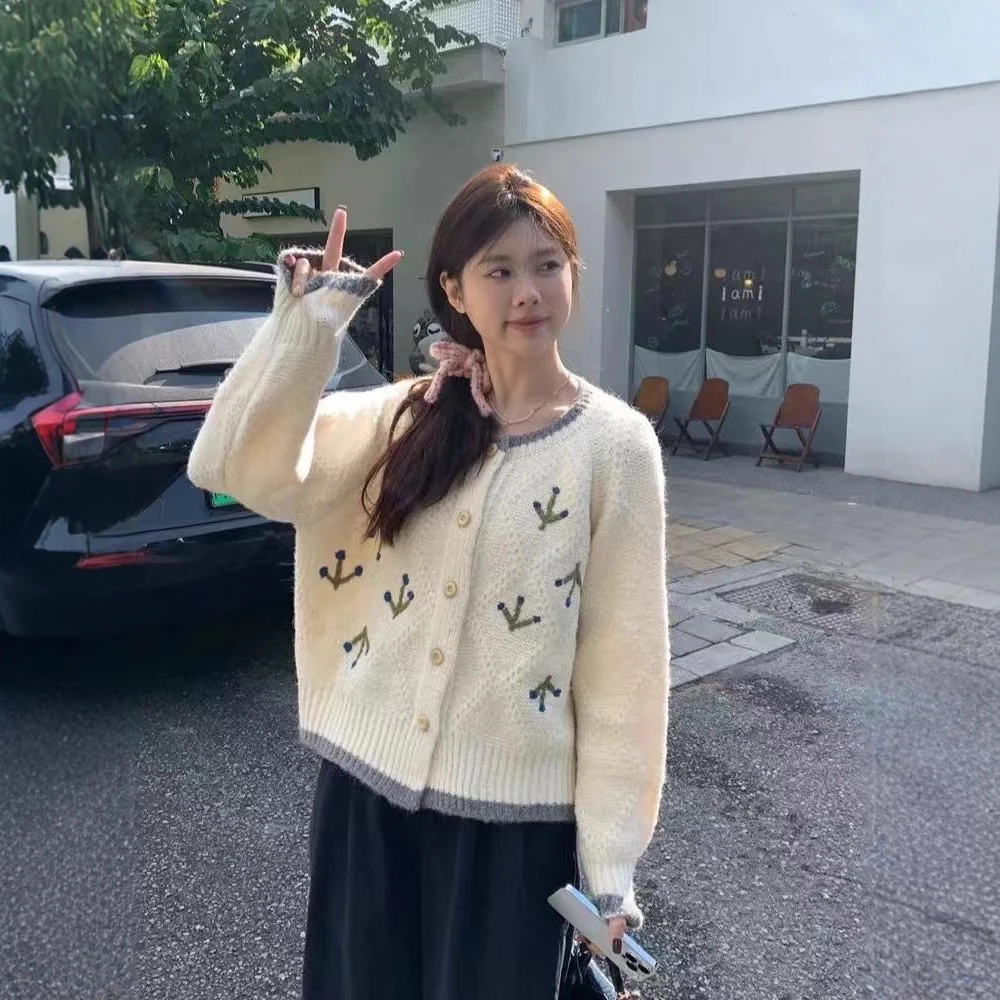 洋气花朵刺绣提花圆领毛针织衫2025秋冬新款宽松舒适通勤长袖外套