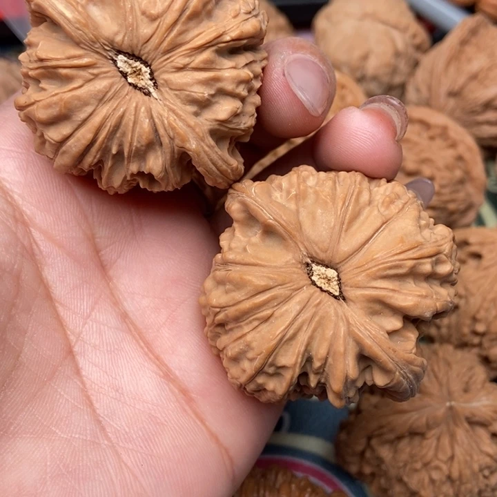 文玩核桃把件汪*汪白狮子