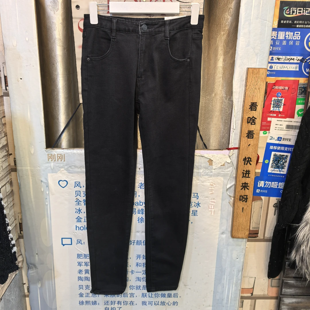 断码特价，秋冬款磨毛小脚直筒显瘦黑色牛仔裤，26码，穿到110左右