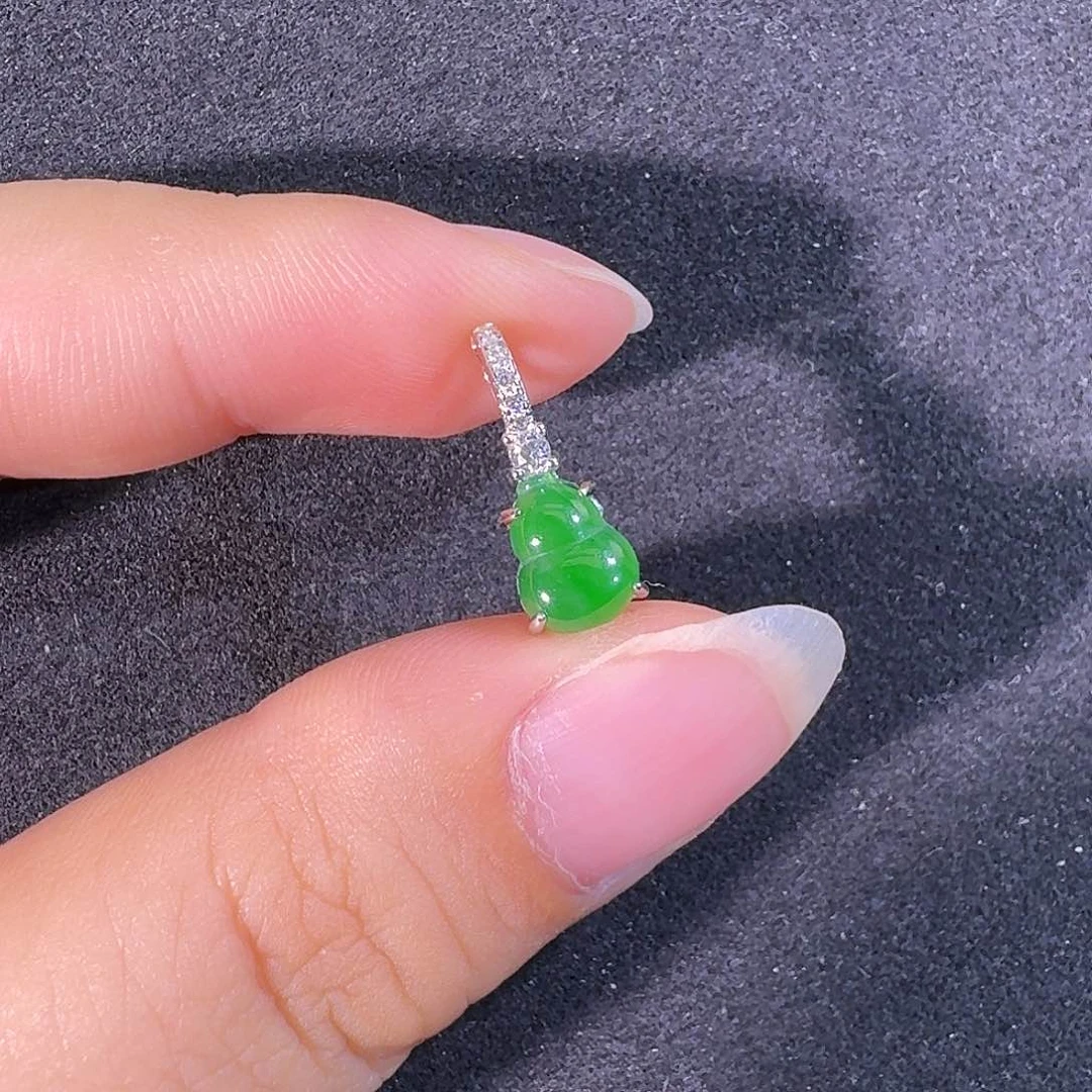 甜***壮翡翠银S925镶嵌颈饰葫芦