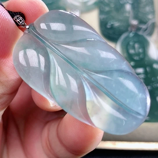 【闪购商品】颈饰18K金镶嵌翡翠