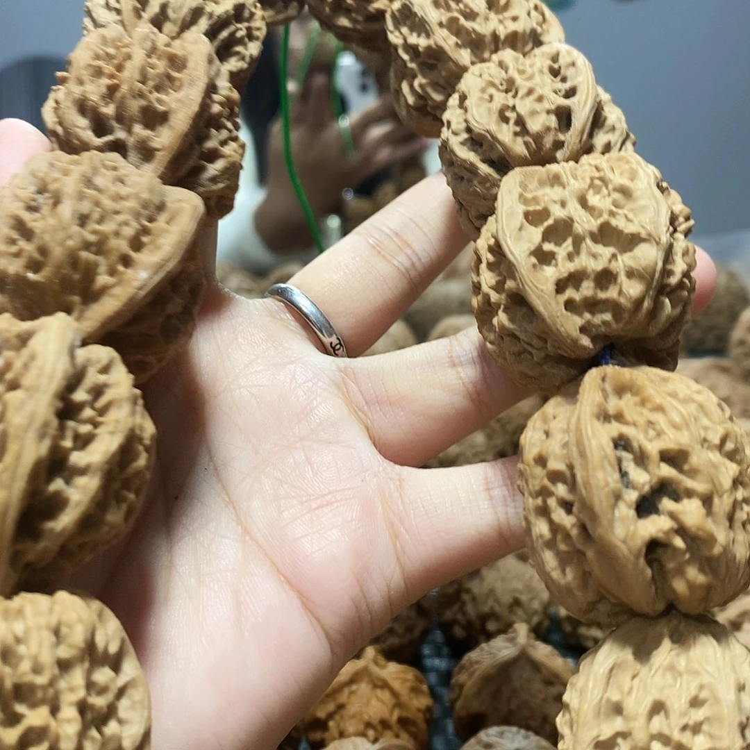 文玩核桃吊坠野牛手持修