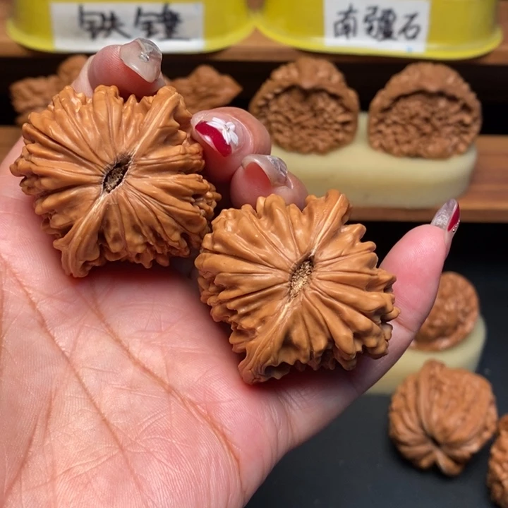 大***军文玩核桃吊坠43四座楼