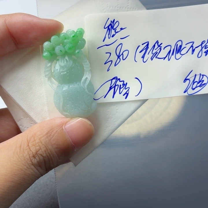 熊****定制翡翠未镶嵌毛货待编款式不退不换