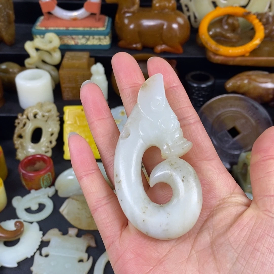 仲****和田玉未镶嵌颈饰