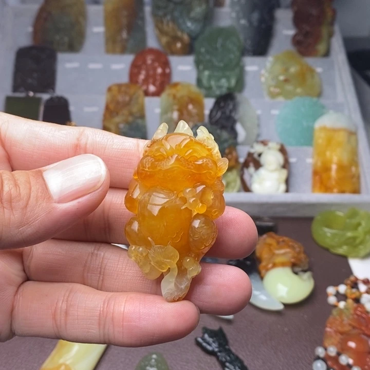 蛇纹石玉颈饰未镶嵌禅*